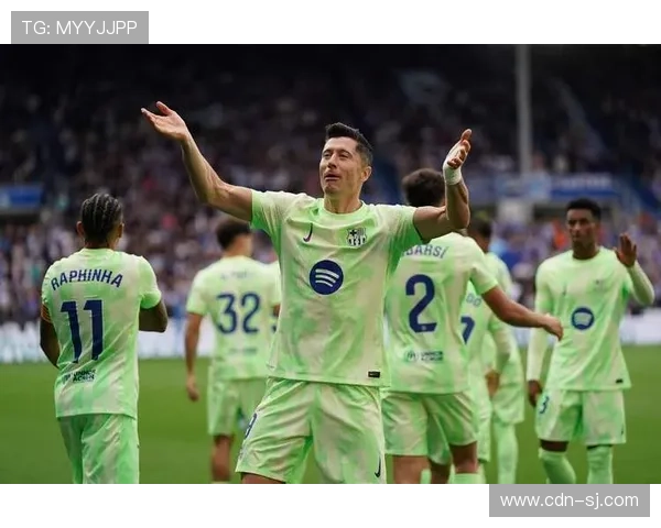 西甲莱万上演帽子戏法 巴萨客场3-0轻取阿拉维斯锁定胜局