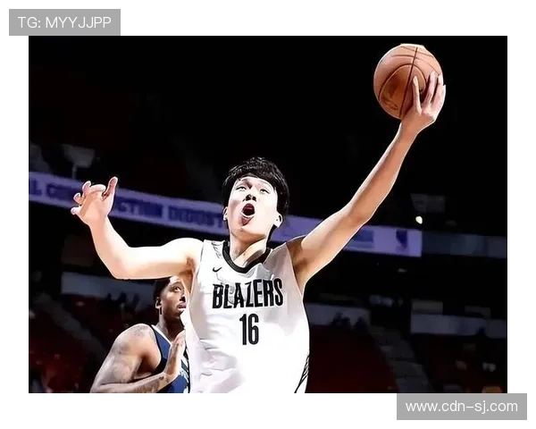 杨瀚森三分线外强突得分展现霸气突破实力引领比赛局势